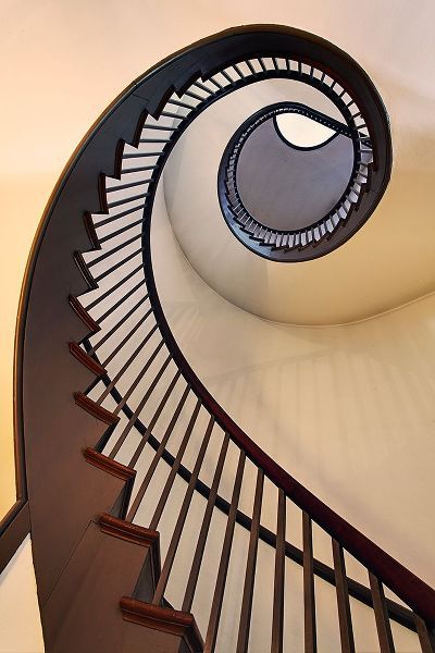 Jones, Adam 아티스트의 Spiral stairway-Shaker Village of Pleasant Hill-Kentucky작품입니다.
